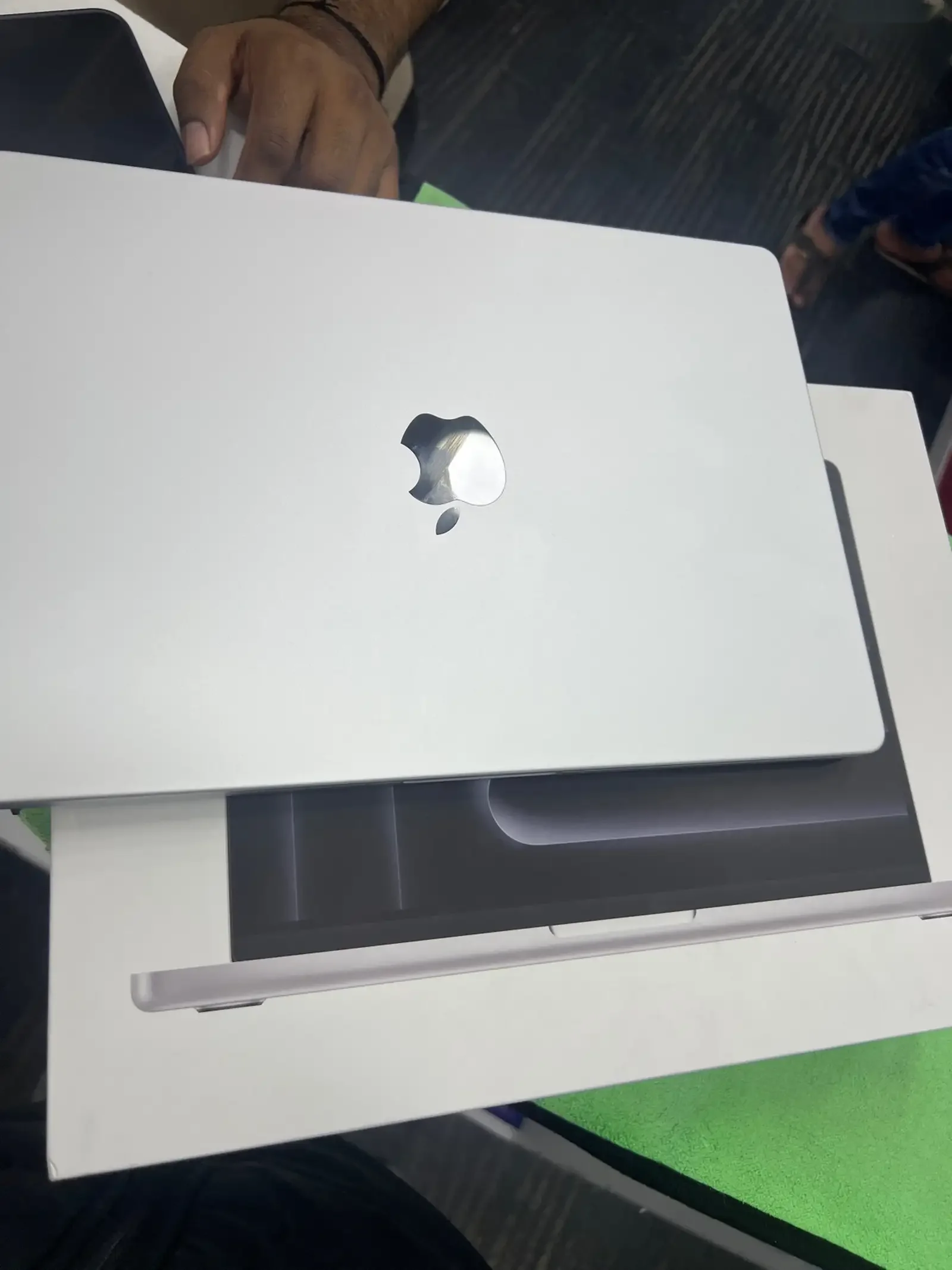 Ноутбук macbook pro m3 max — фото 3