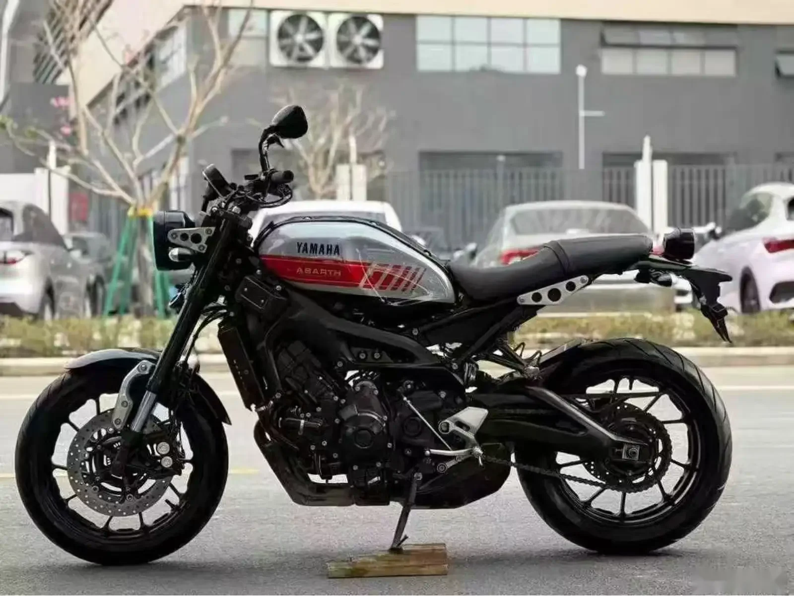 Мотоцикл Yamaha XSR900 — фото 4