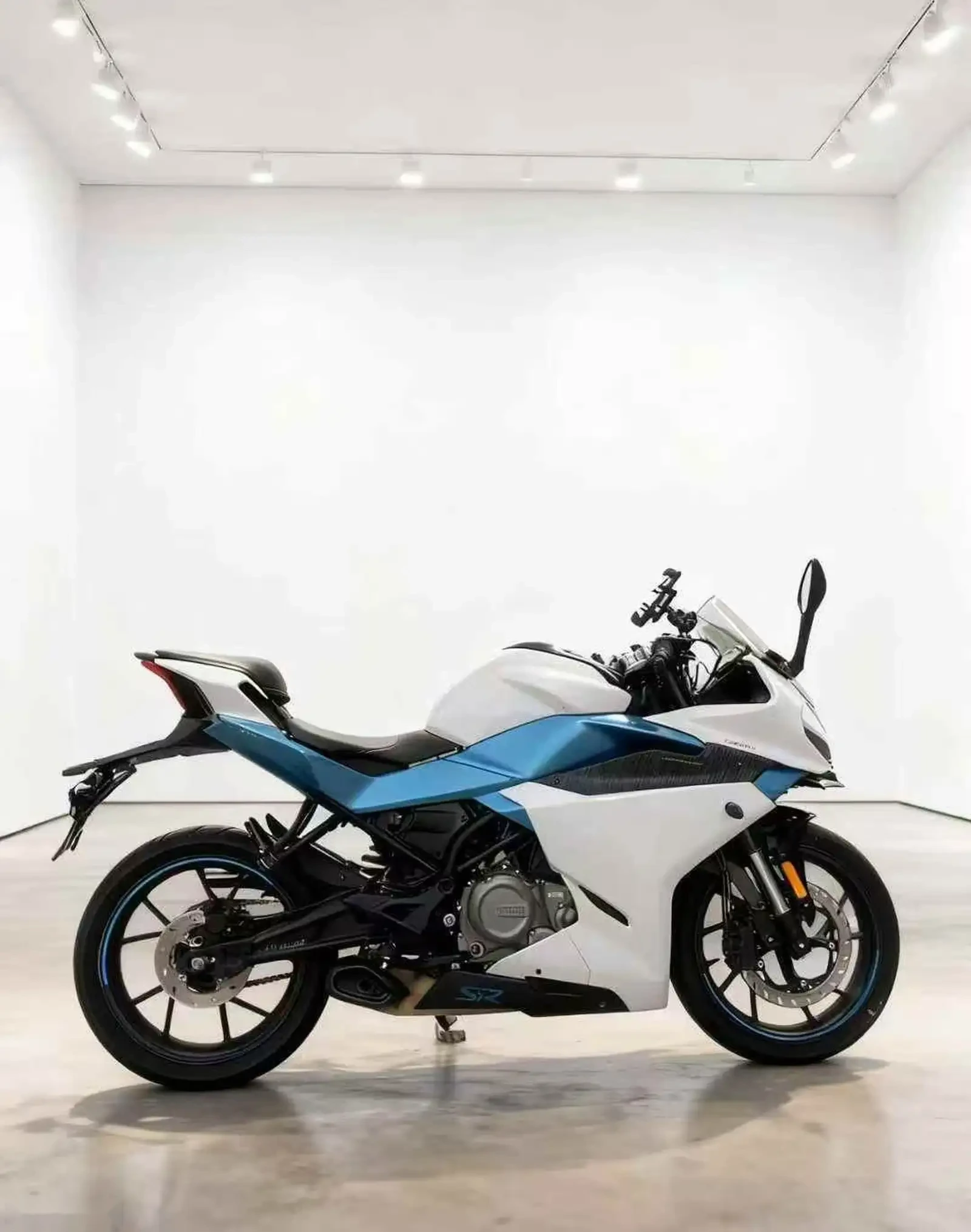 Мотоцикл CFMoto SR250 — фото 3