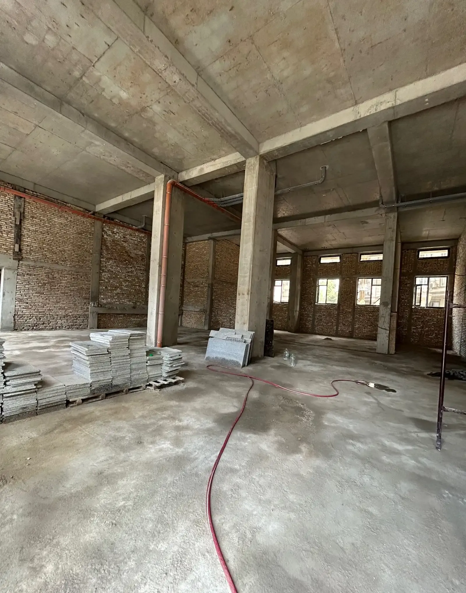 Помещение под свободное назначение, 260м², Шохмансур Оперка