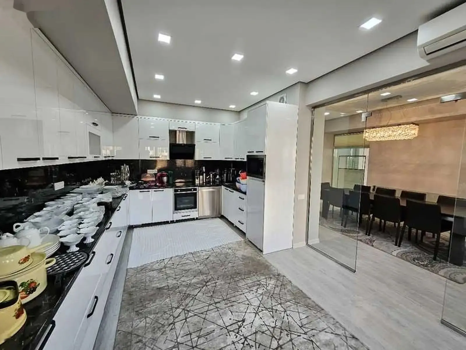 5-комн. квартира, 4 этаж, 250м², Сомони