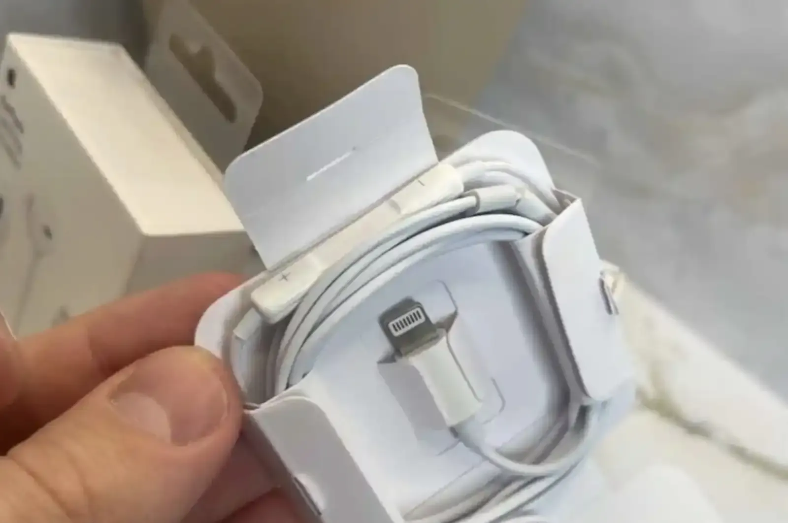Наушники airPods