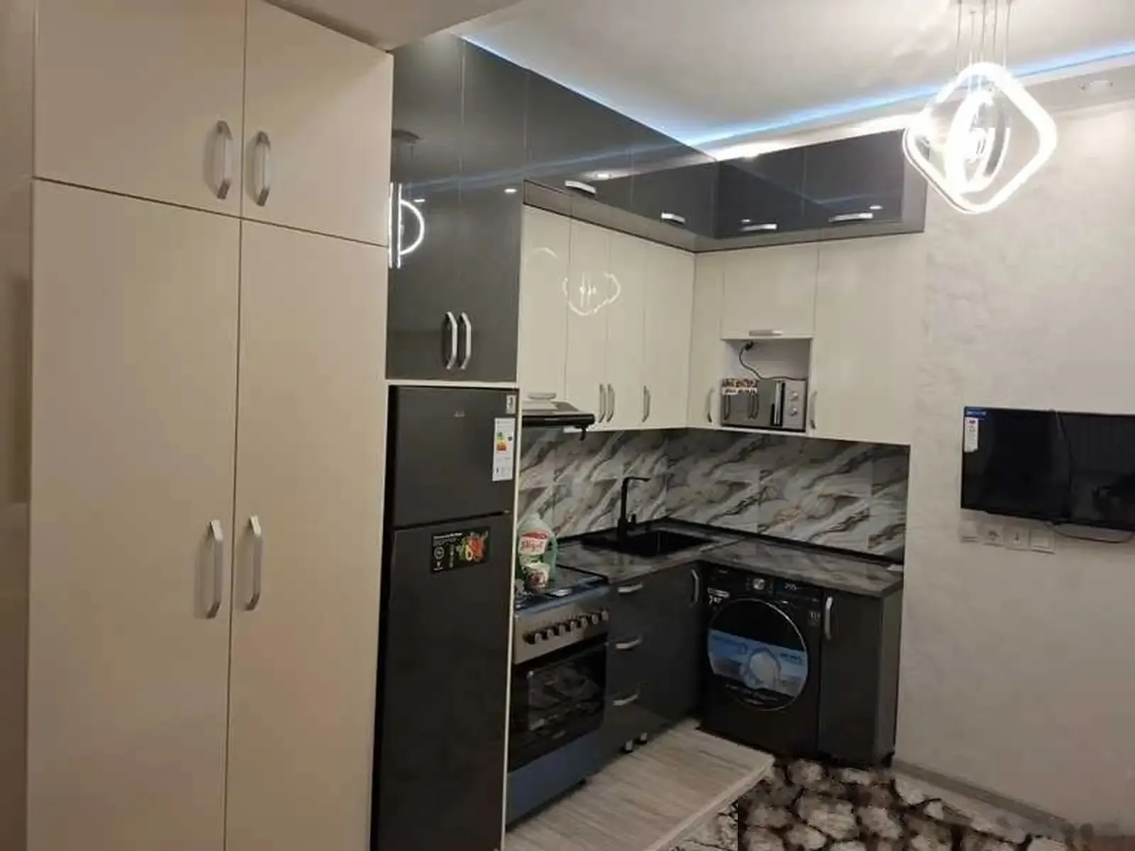 2-комн. квартира, 13 этаж, 60м², назди ресторани Яккачинор
