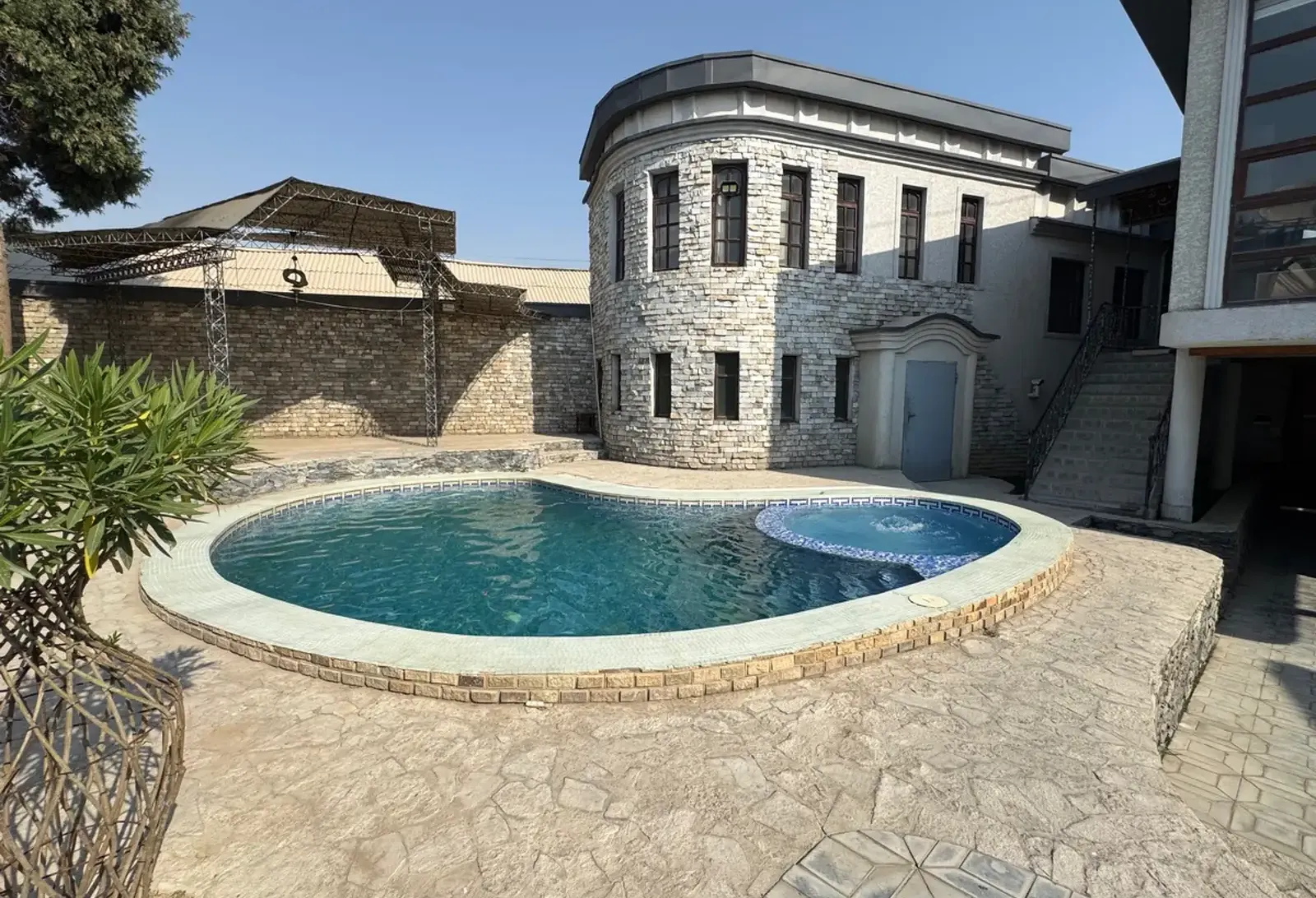 1-этажный, 5 комнатный дом, 500 м² м², Водонасос