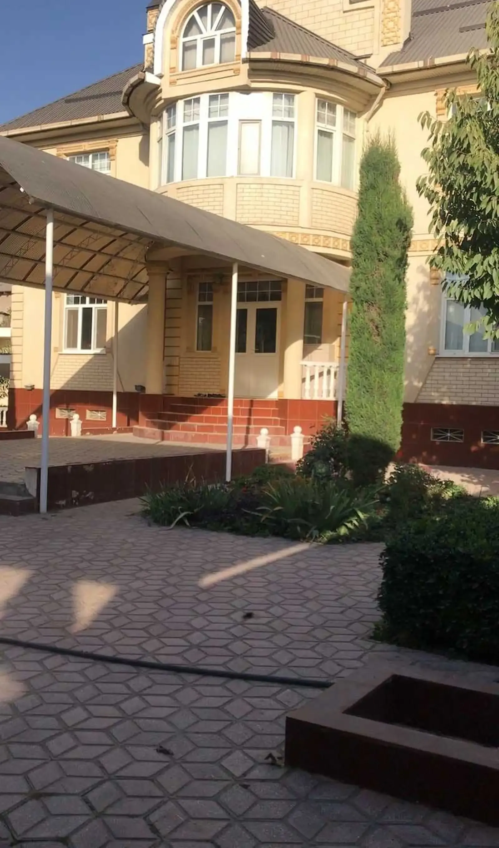 3-этажный, 10 комнатный дом, 600 м², Фирдавси