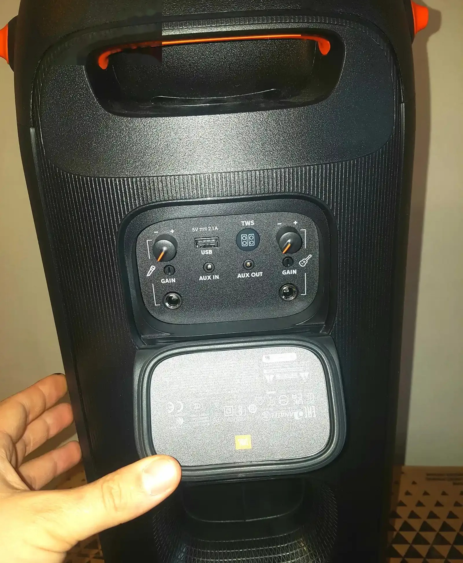 Колонка JBL 110
