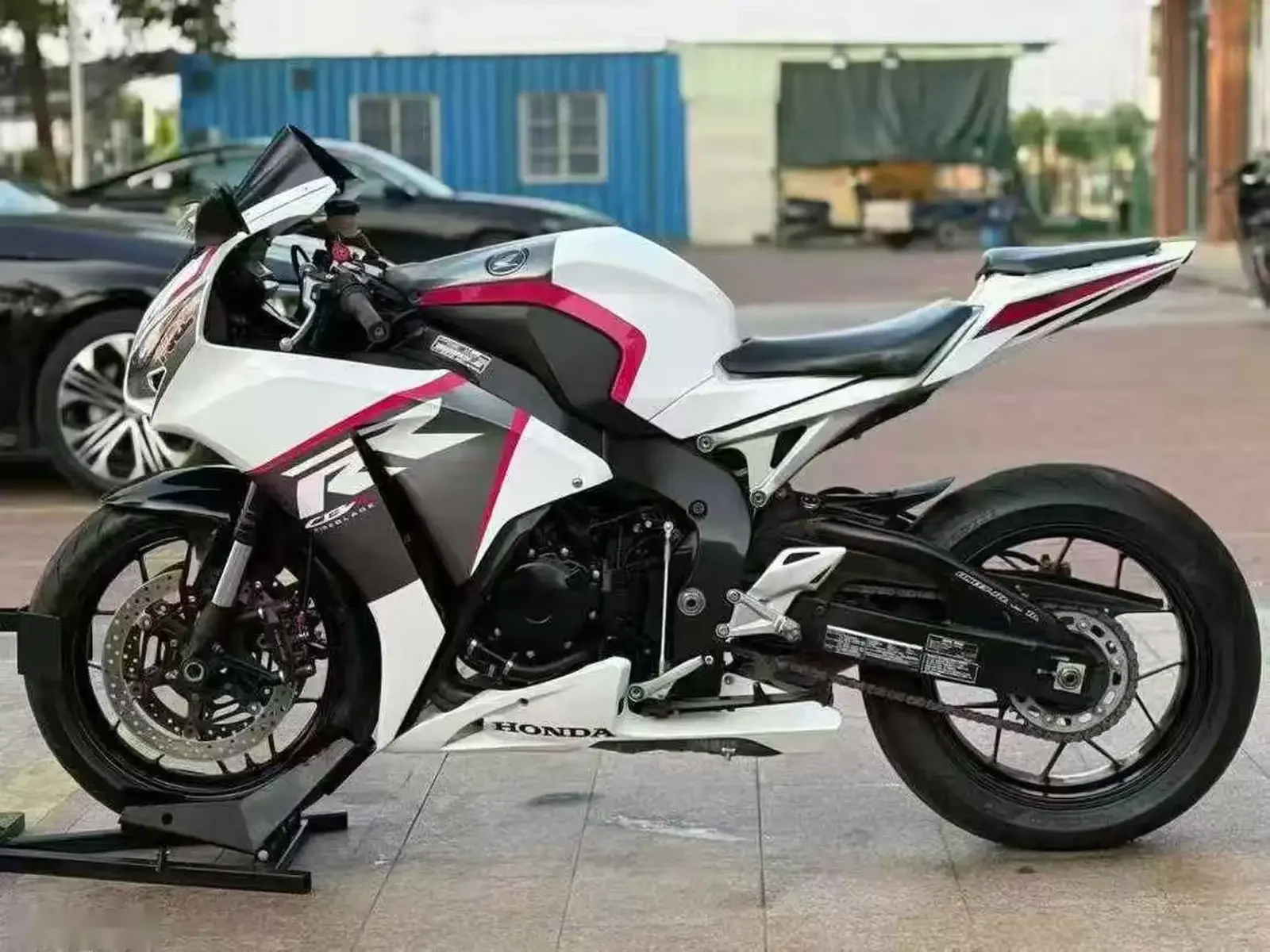 Мотоцикл Honda CBR1000 — фото 3