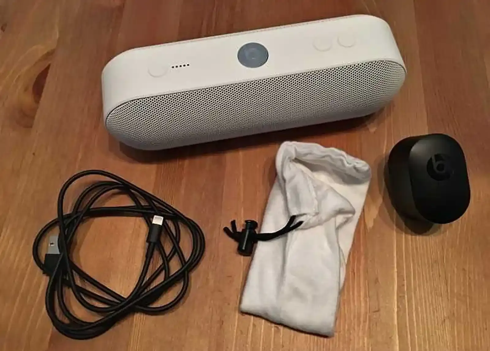 Колонка Beats Pill plus