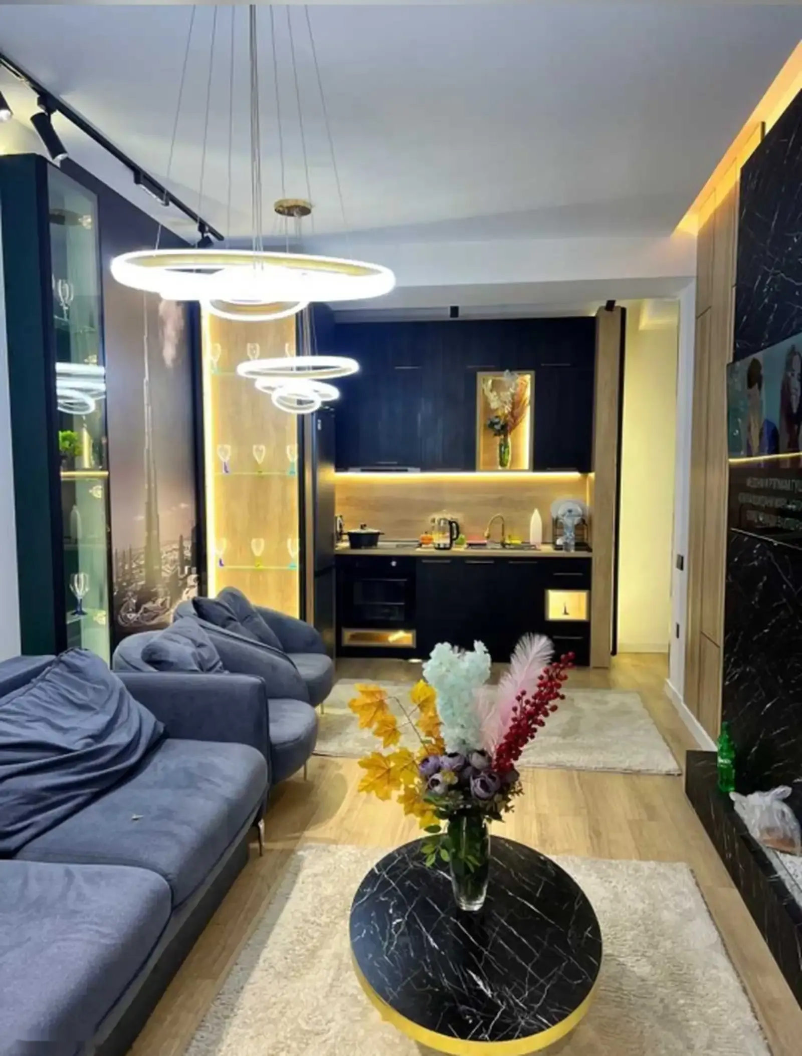 2-комн. квартира, 10 этаж, 70м², голубой экран