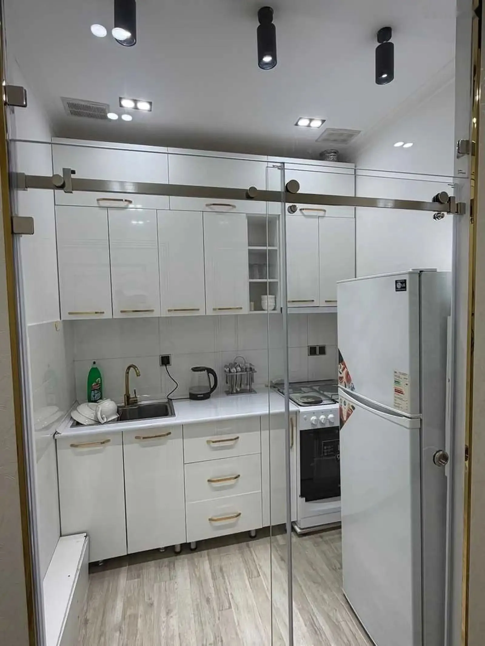 2-комн. квартира, 11 этаж, 70м², Шохмансур