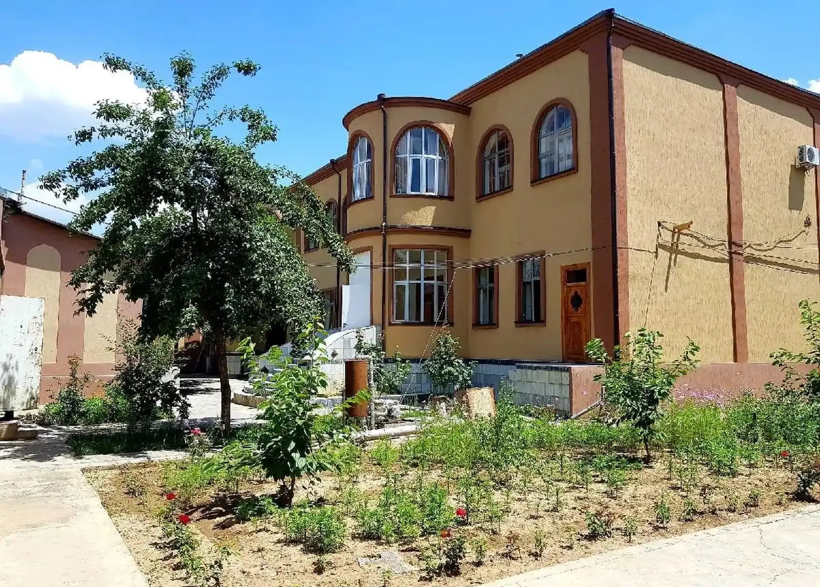 2-этажный, 10 комнатный дом, 900 м², Шохмансур
