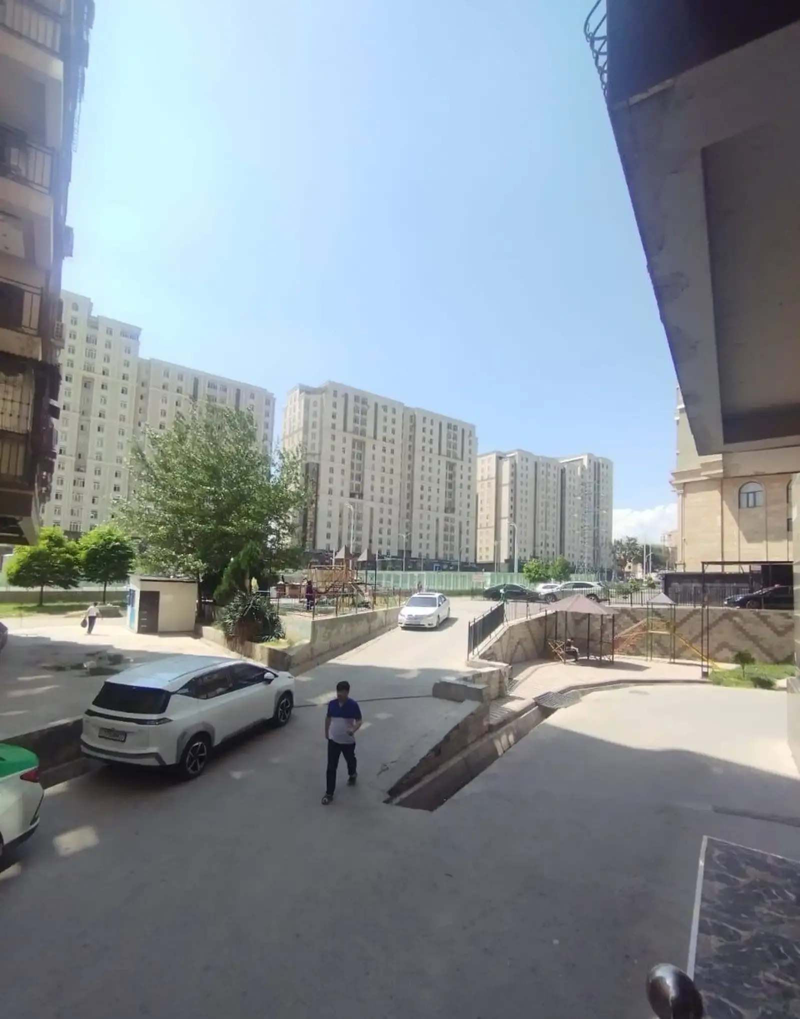 Помещение под магазин / салон, 1200м², Сино