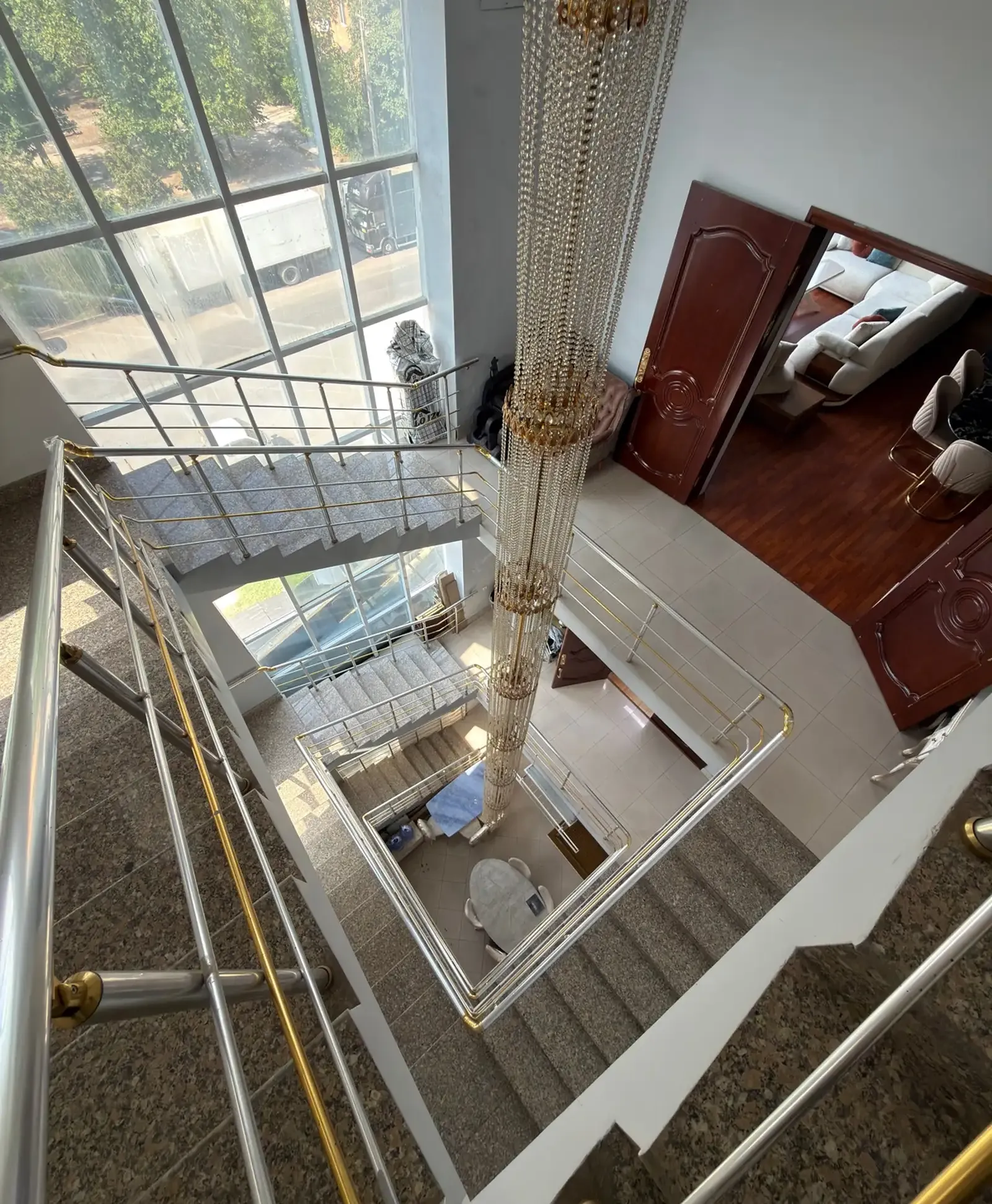 Помещение под магазин / салон, 2500м², Сино 33мкр
