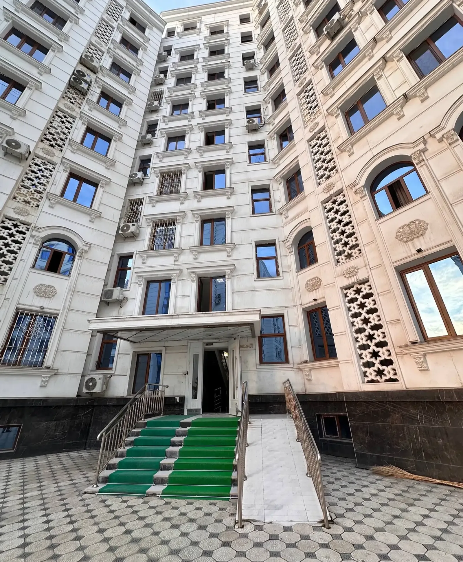 2-комн. квартира, 1 этаж, 74 м², И Сомони