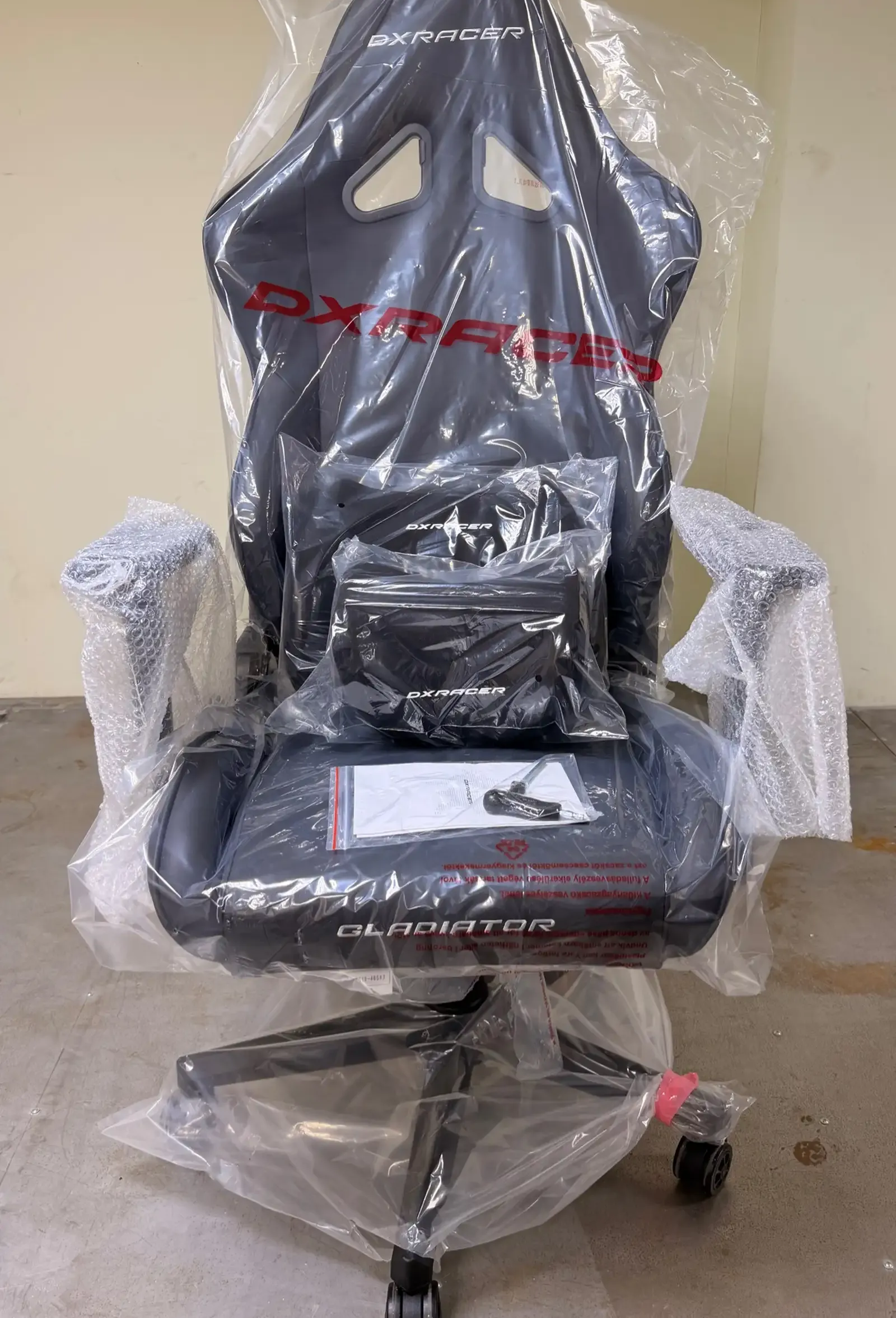 Игровое кресло DXRacer Gladiator G Series Black