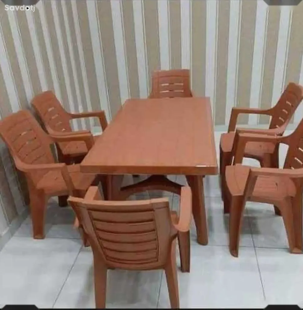 Стол со стульями