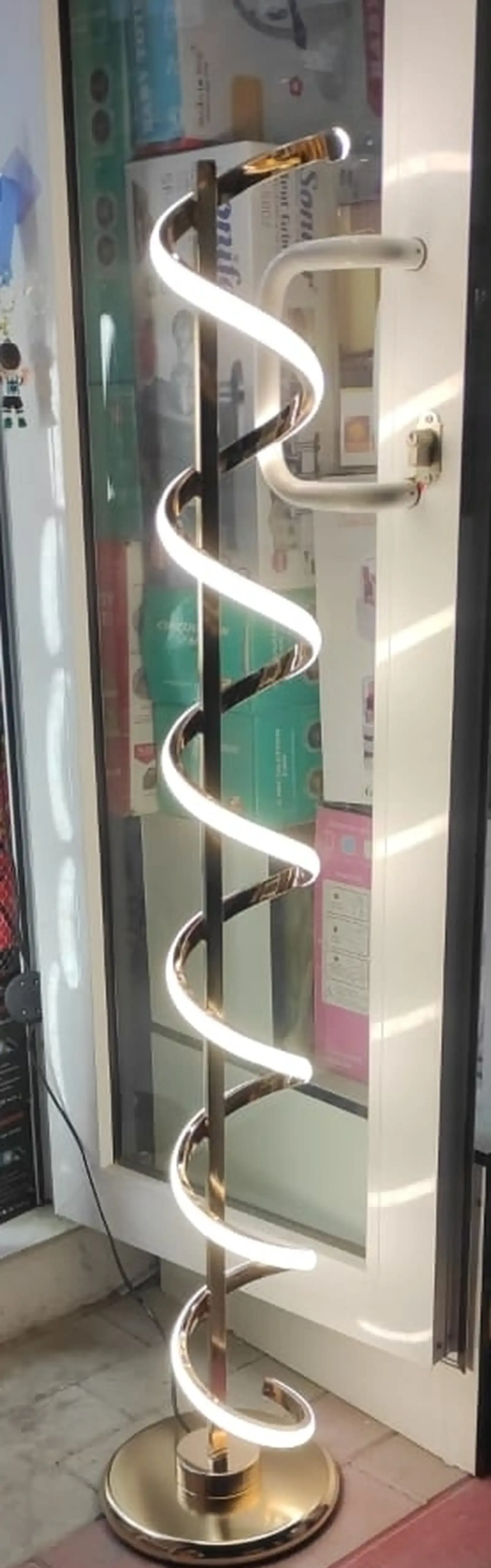 Светодиодный LED напольный торшер спиралевидной формы