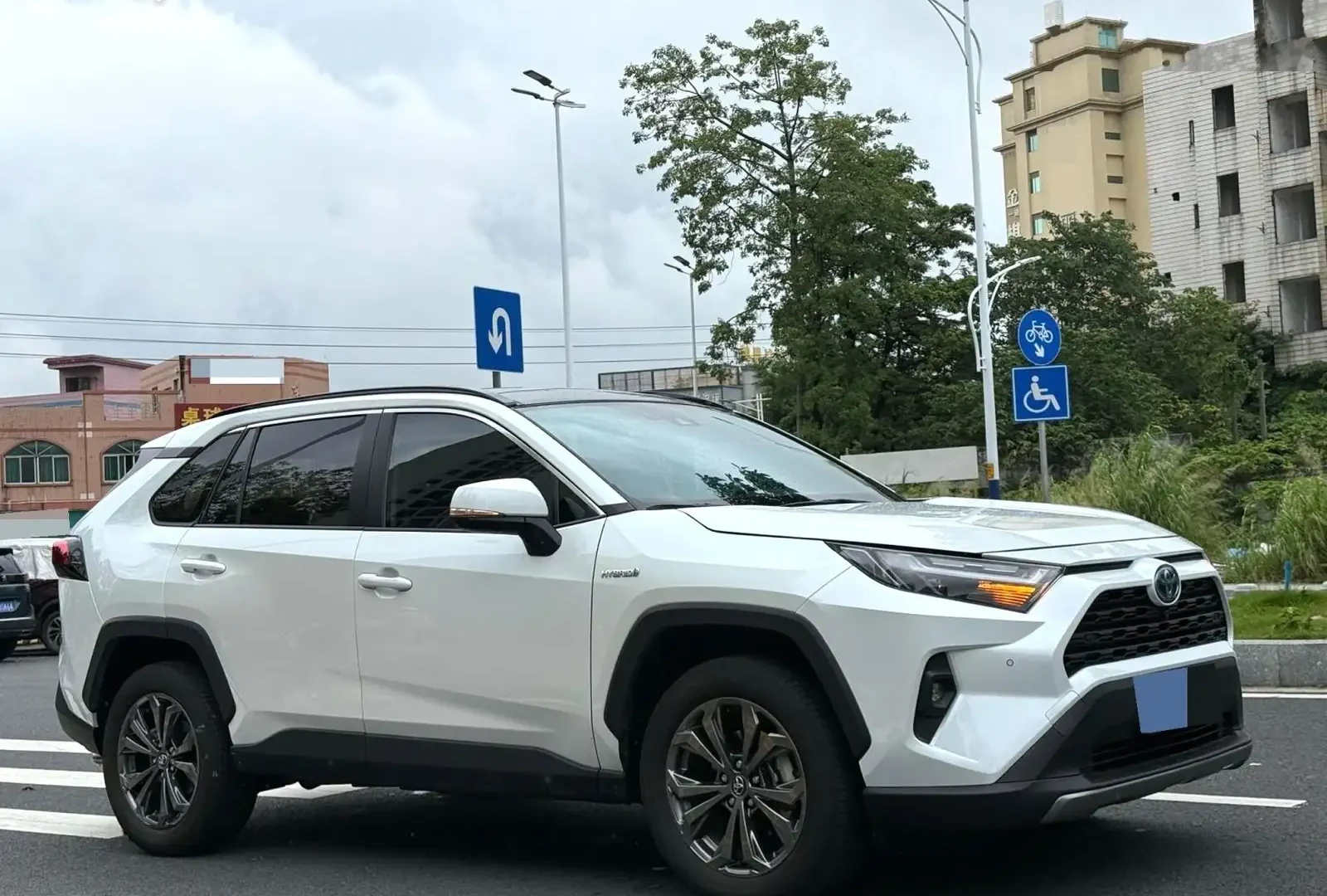 Toyota RAV 4, 2025