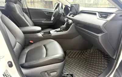 Toyota RAV 4, 2023