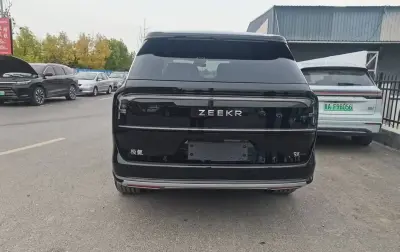 Zeekr 009, 2025