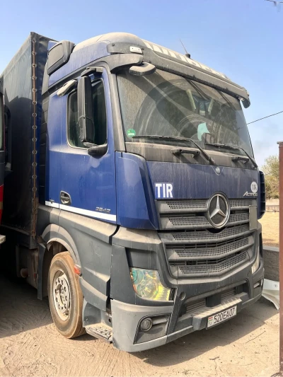 Бортовой грузовик Mercedes-Benz Actros 2542, 2015