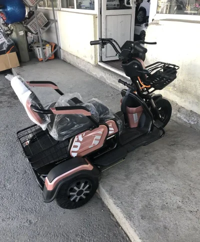 Трёхколёсный электромопед Scooter