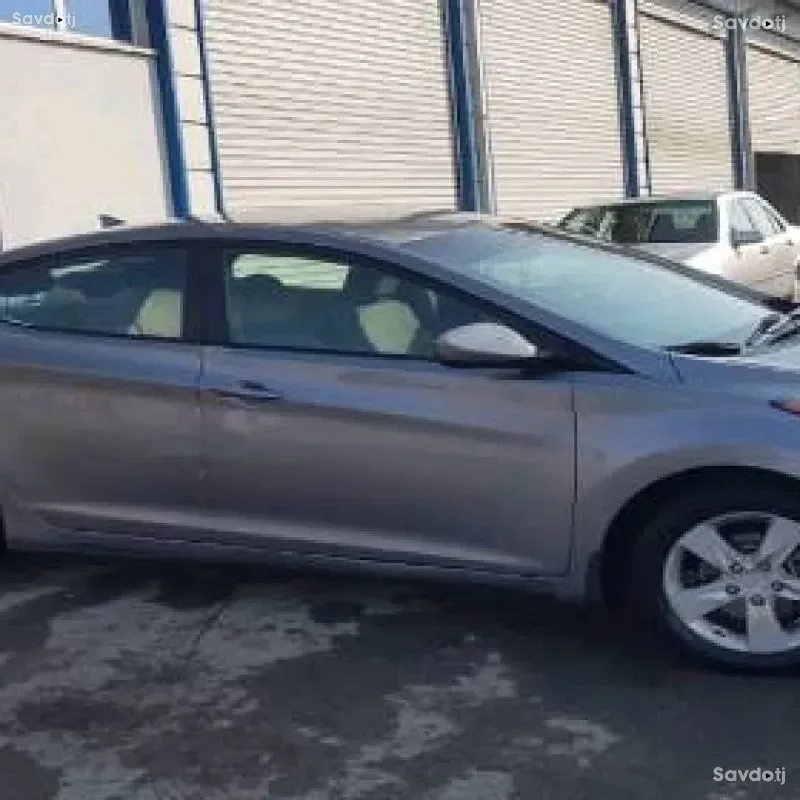 Hyundai Elantra 2012