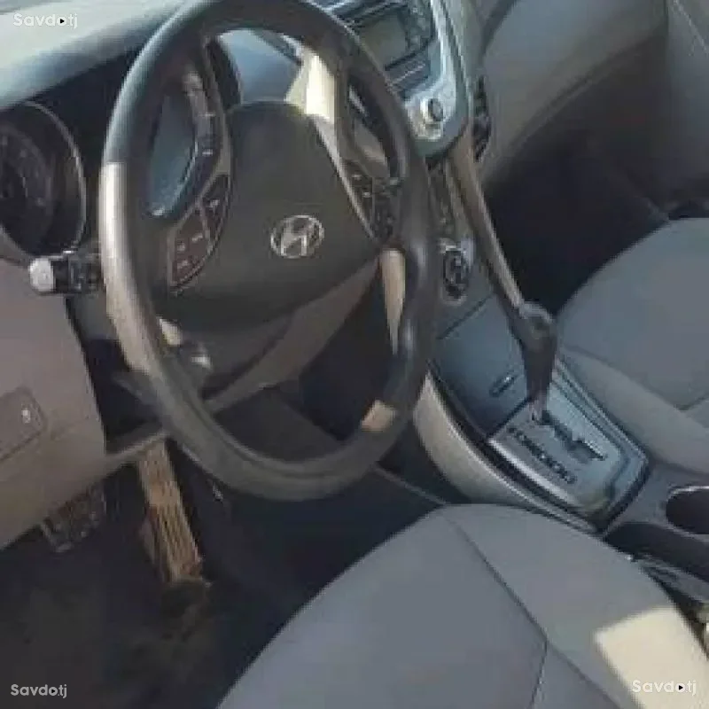 Hyundai Elantra 2012