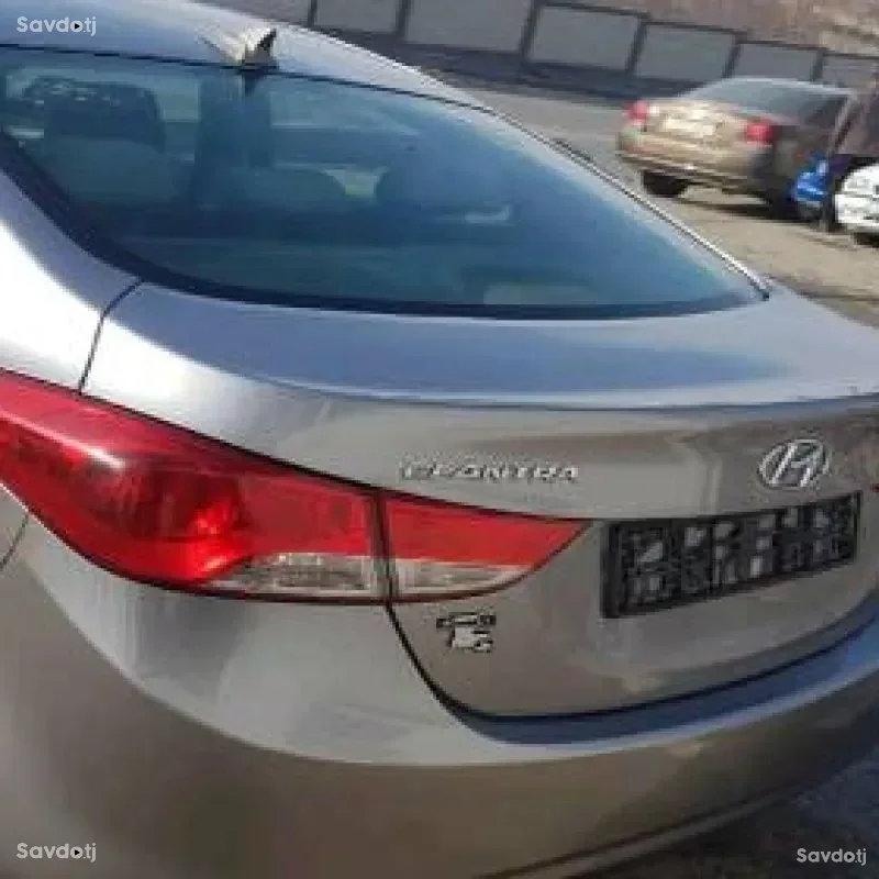 Hyundai Elantra 2012
