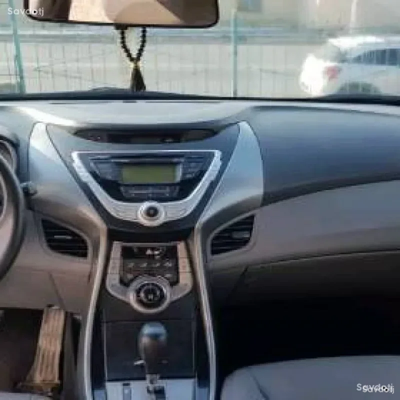 Hyundai Elantra 2012