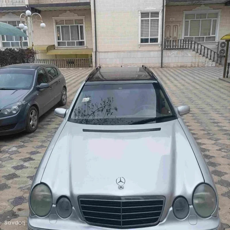 Mercedes-benz E class 2001