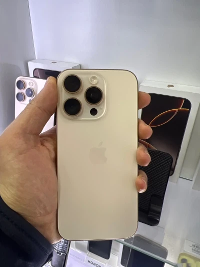 Apple iPhone 16 Pro, 128 gb, Desert Titanium — миниатюра 1
