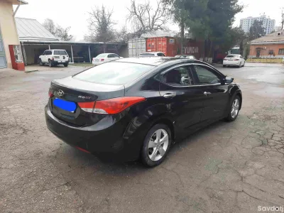 Hyundai Avante 2012