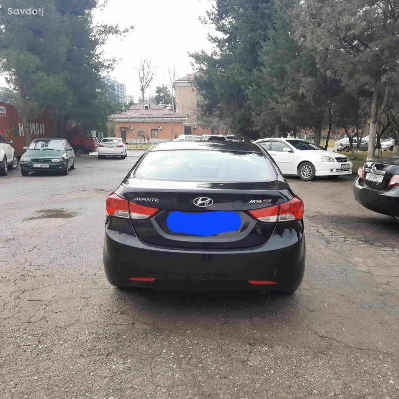 Hyundai Avante 2012