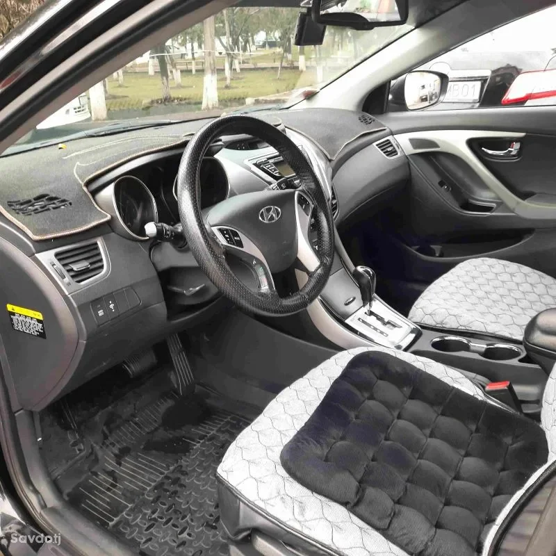 Hyundai Avante 2012