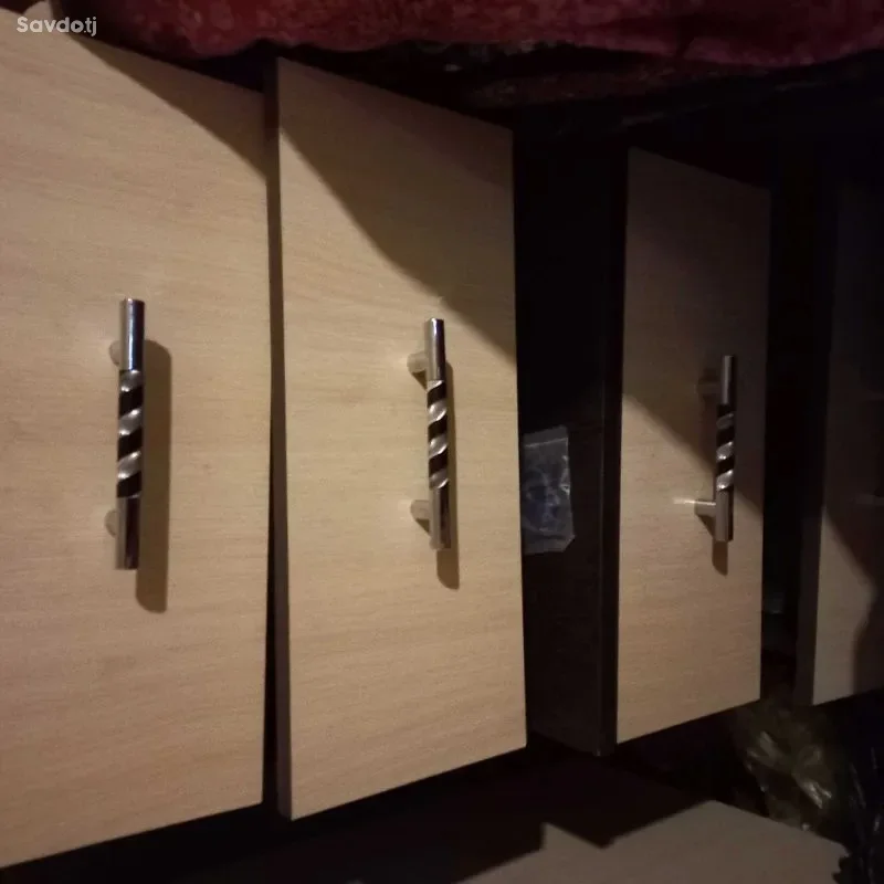 Спальная стенка, диван, 2 тумбочки и зеркало