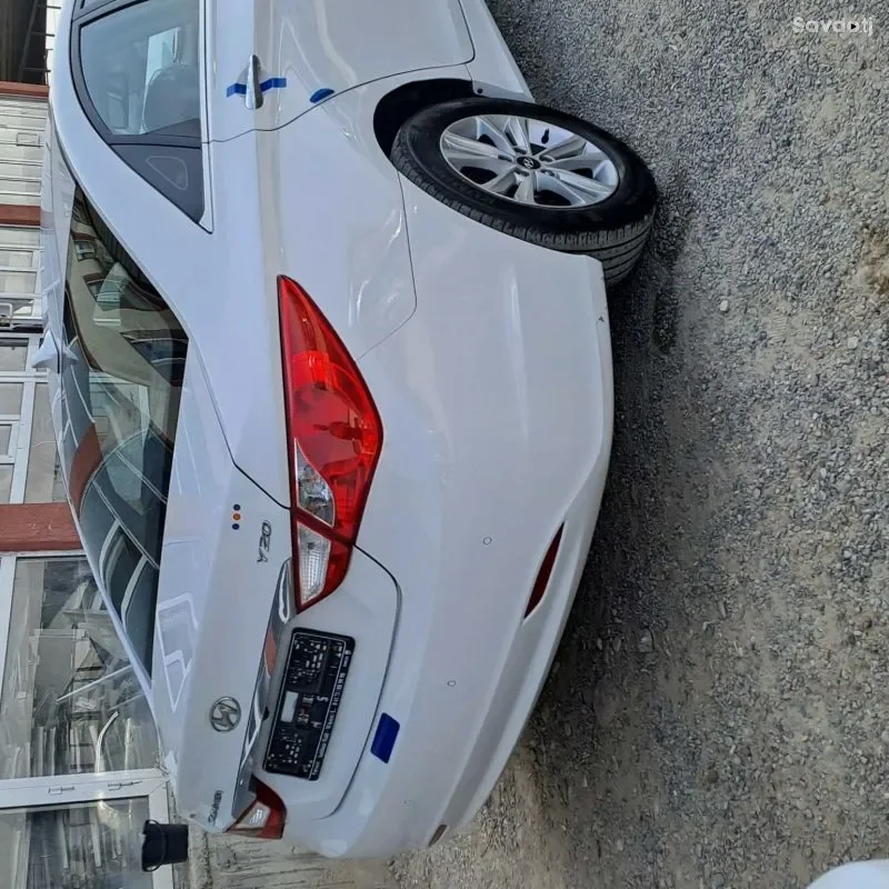 Hyundai Sonata 2011