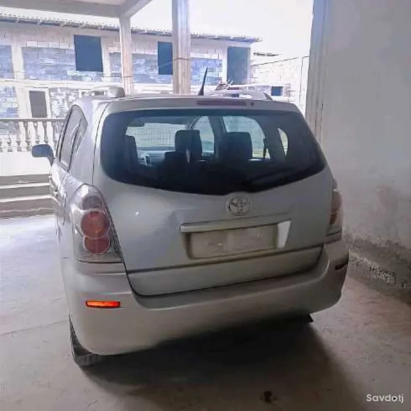 Toyota Verso 2006