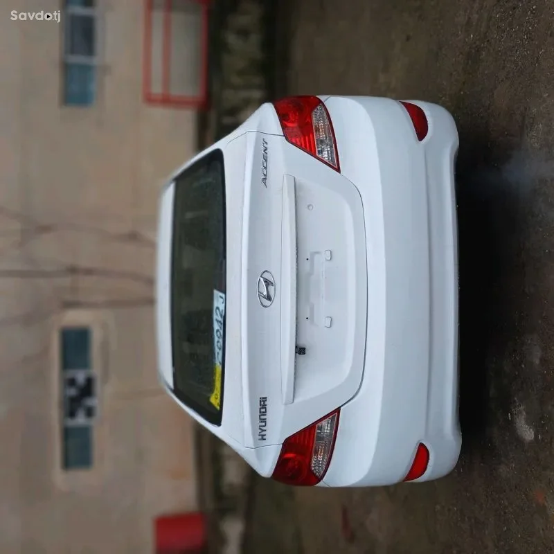 Hyundai Accent 2012