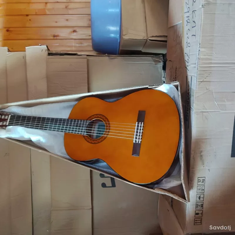 классическая гитара yamaha с 40