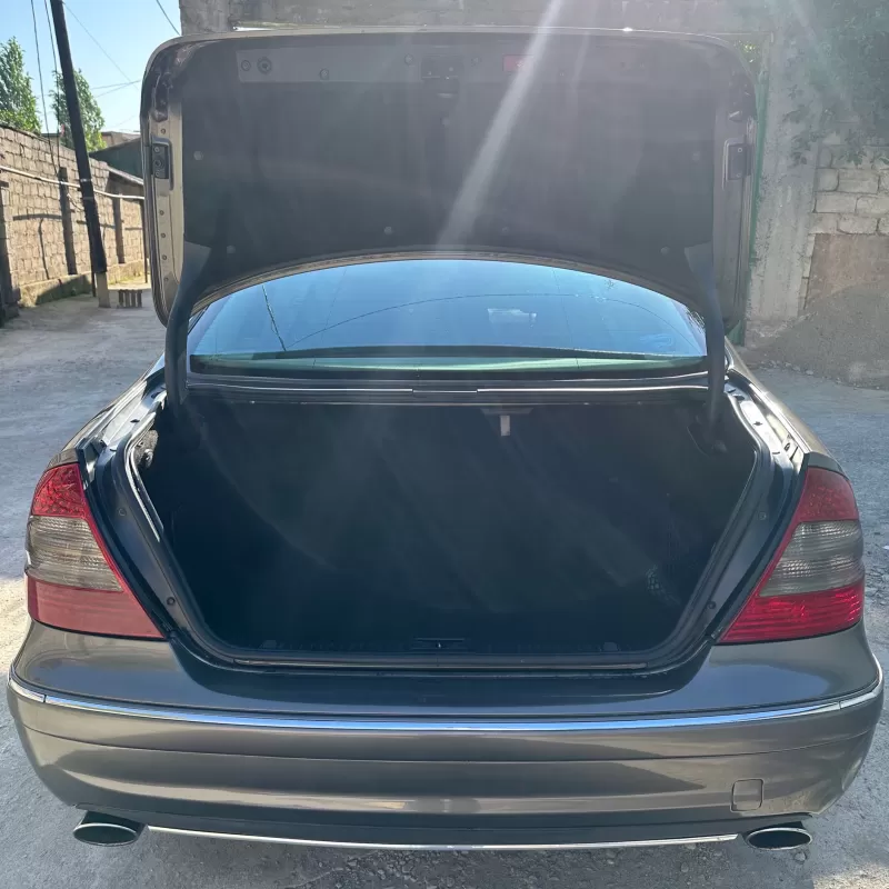 Mercedes-benz E class 2008