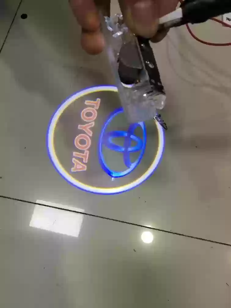 подсветка в обшивку двери с логотипами TOYOTA