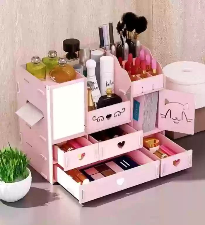 Шикафчик для косметички