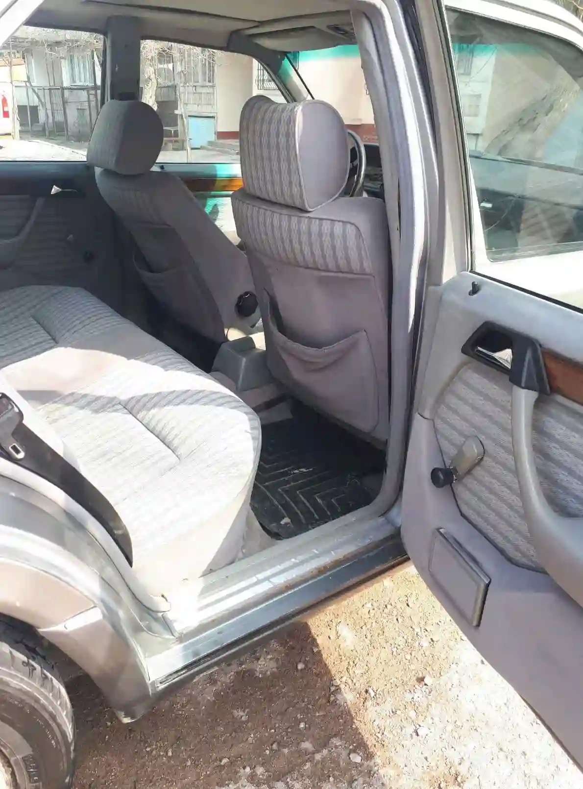 Mercedes-benz E class 1993