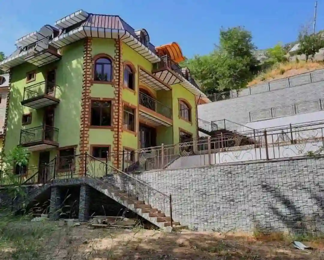 6 этажный, 9-комн. дом, 5002 м², 70 соток, Варзоб