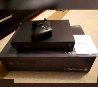 Игровая приставка Xbox One X 4K 1Tb-2 джойстика+7g