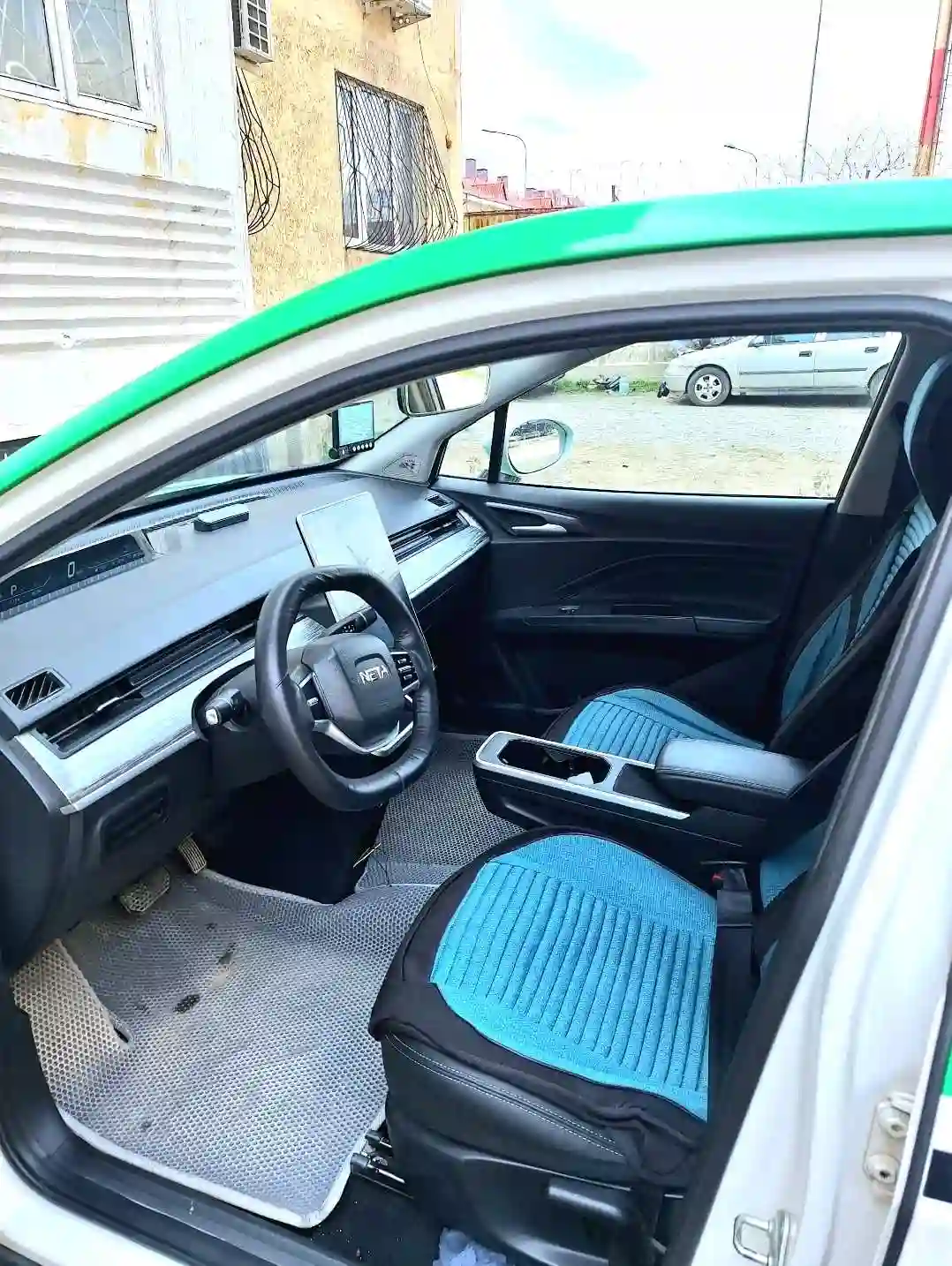 Neta V 2024