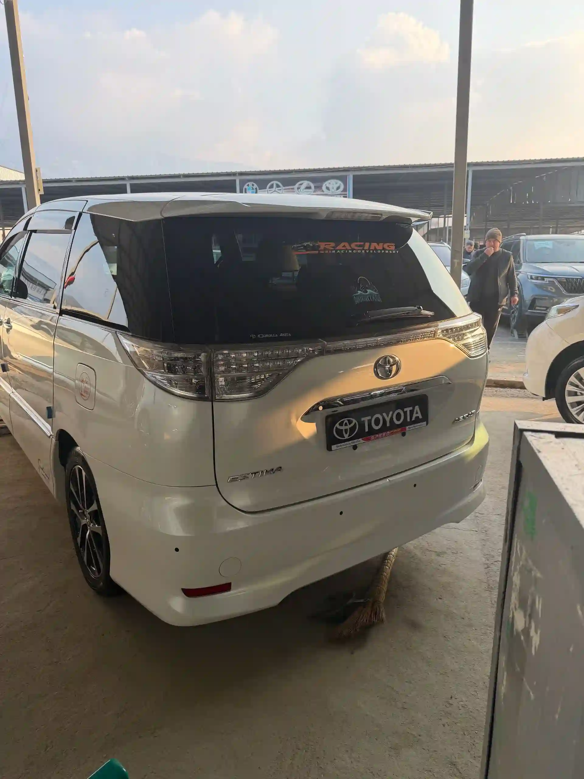 Toyota Estima 2014