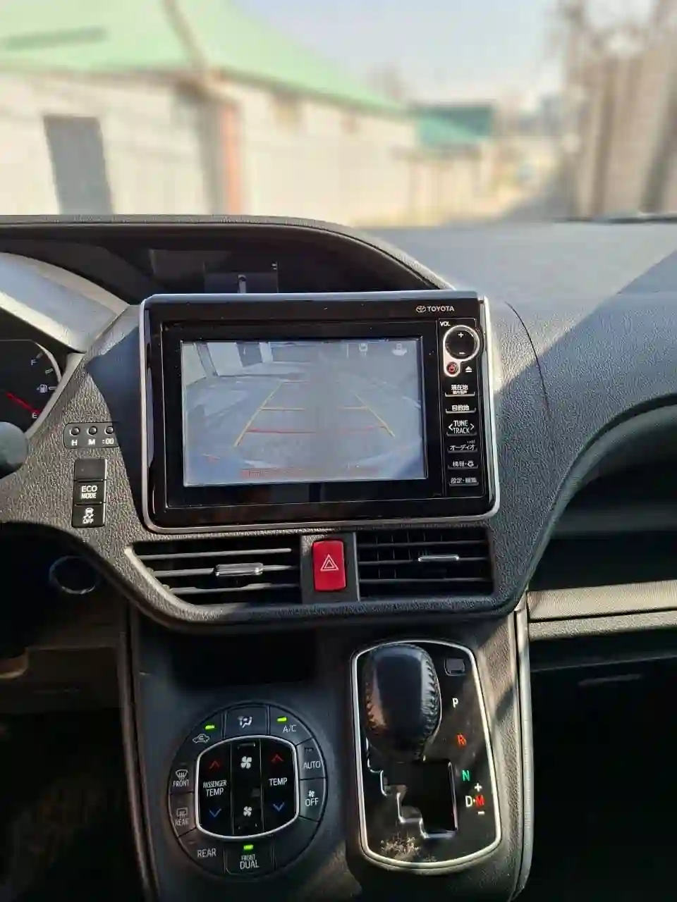 Toyota Noah 2014