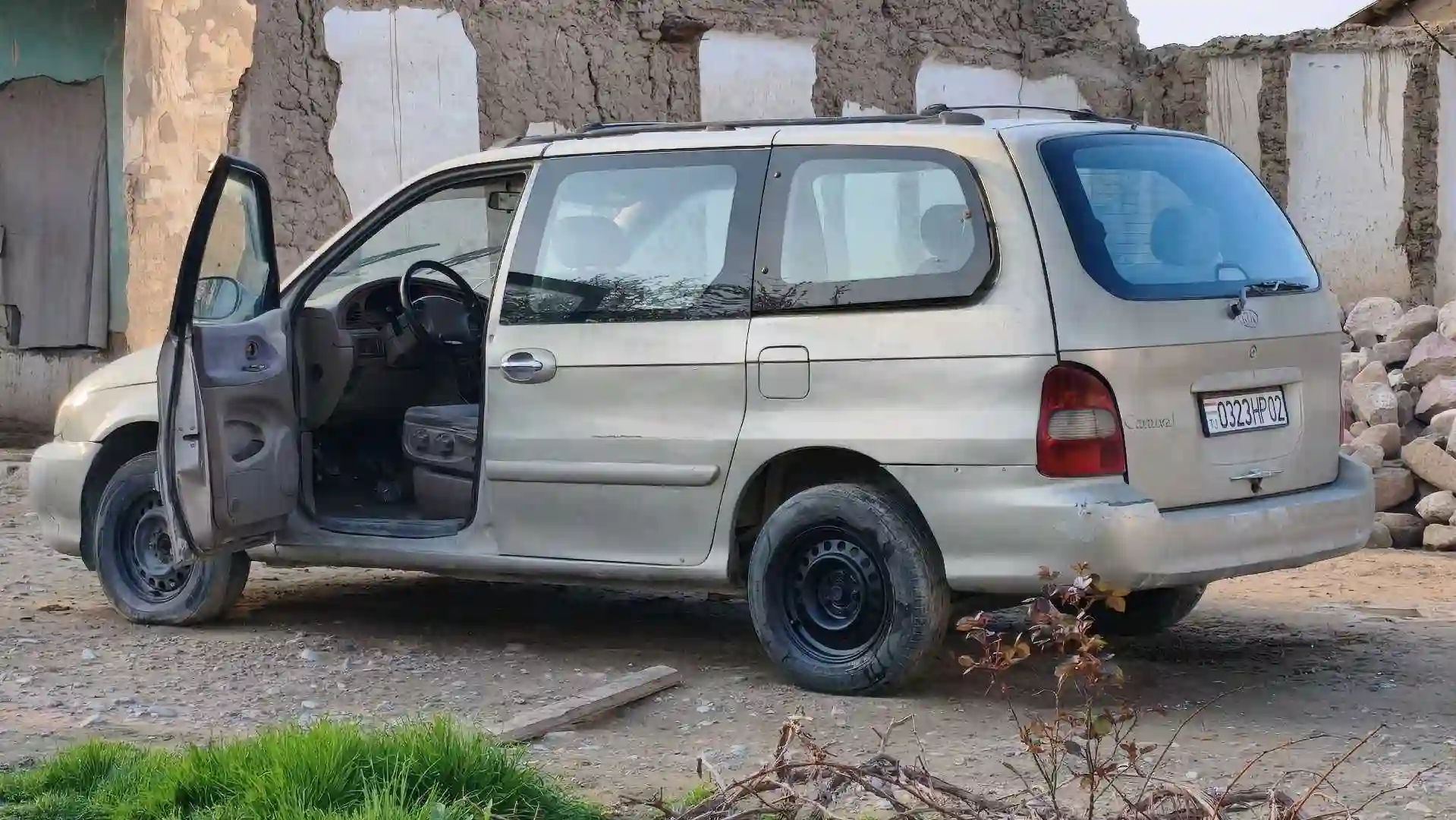 Kia Carnival 2000